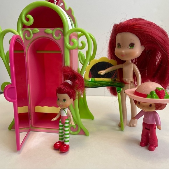 Strawberry Shortcake Wardrobe & 3 Dolls - Picture 16 of 16